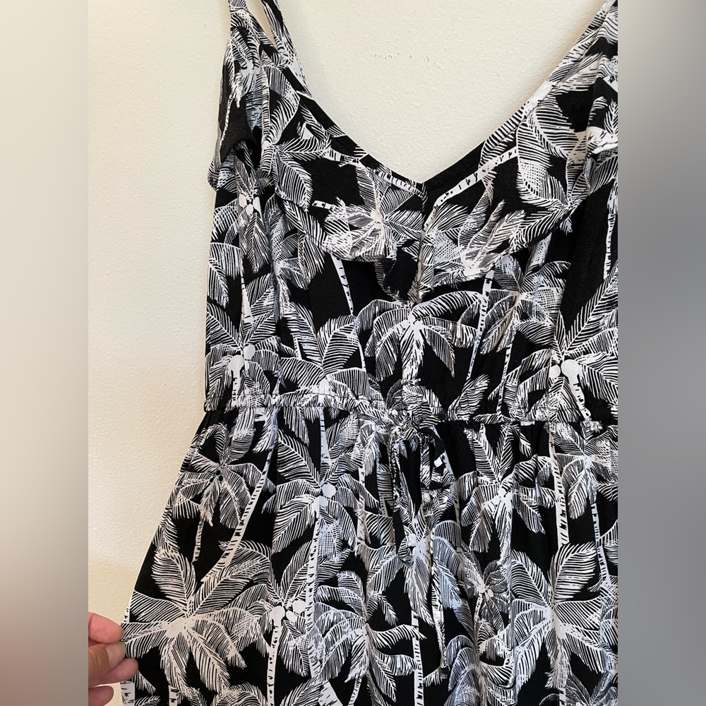 Torrid size 1 black & white palm tree pattern summer dress, mini - Picture 2 of 6
